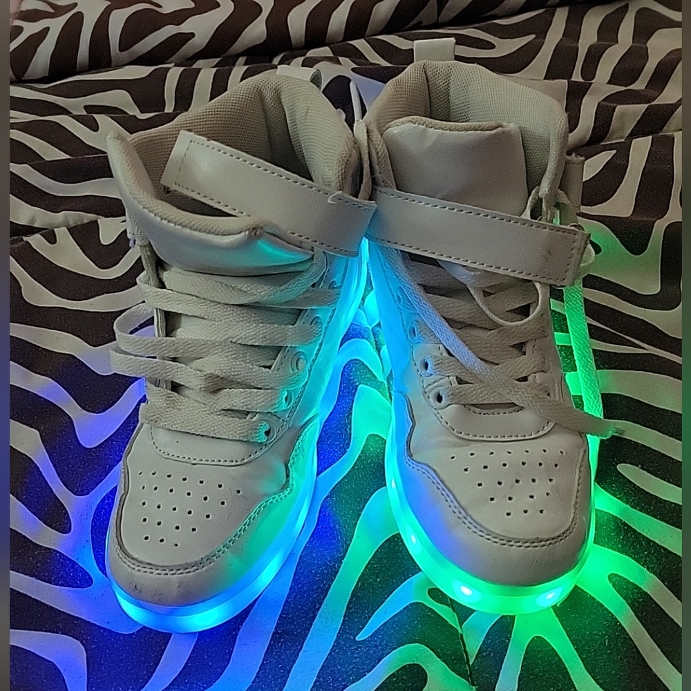 Kids LED Light-Up Sneakers - White and Green